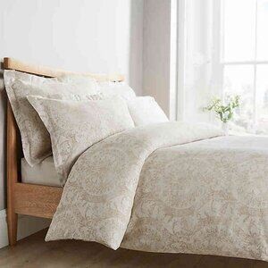 Christy of England Salisbury Jacquard Queen Duvet Cover and Shams
